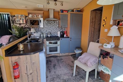 Raylands Country Park, Southwater... 2 bed park home for sale