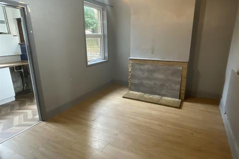 Clifton Gardens, Cliftonville... 3 bed semi