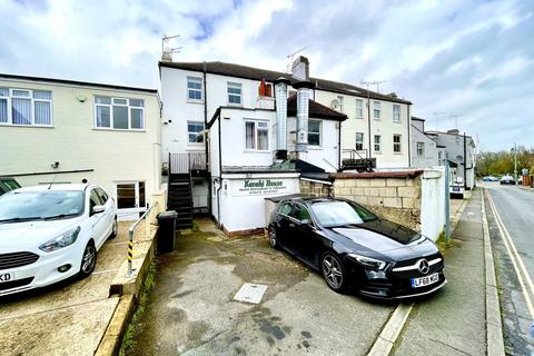 LEATHERHEAD 3 bed flat for sale
