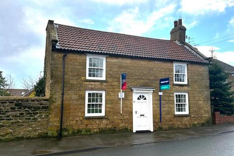 Main Street, Scarborough 2 bed detached house for sale