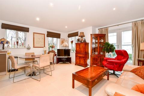 Stonebridge Road, Canterbury, Kent 2 bed ground floor flat for sale