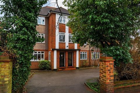 Richmond Road, Kingston Upon Thames 2 bed apartment for sale