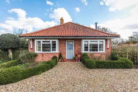 Hall Moor Road, Hingham, NR9 3 bed detached bungalow for sale