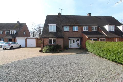 Gimson Avenue, Leicester LE9 4 bed semi