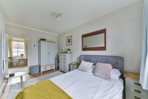 Brant House, Greenwich, SE10 1 bed flat for sale