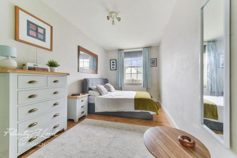 Brant House, Greenwich, SE10 1 bed flat for sale