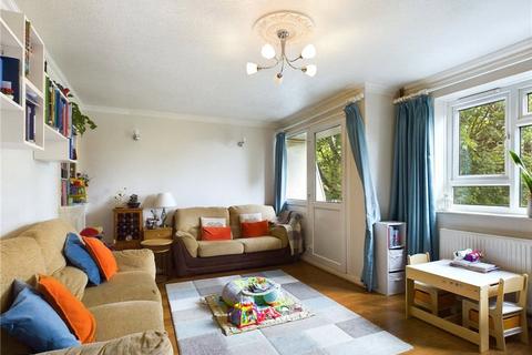 Fletcher Road, London 3 bed apartment for sale