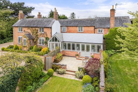 Burton Overy LE8 5 bed detached house for sale