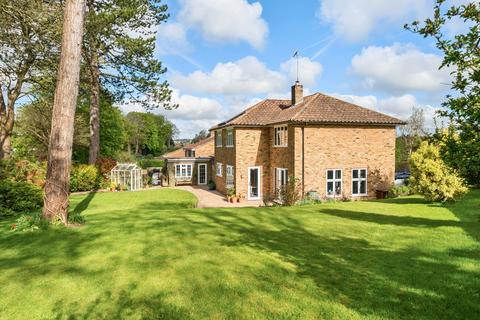Curtis Road, Alton, Hampshire, GU34 4 bed detached house for sale
