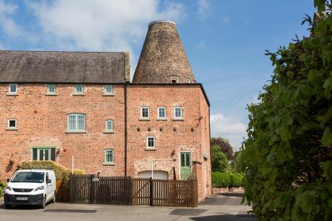 Waterside, Boroughbridge 3 bed end of terrace house for sale