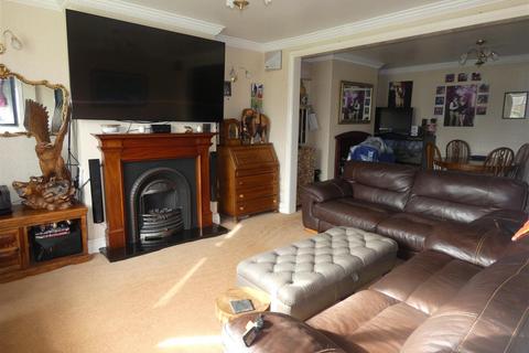 High Street, Eastrington, Goole 4 bed semi