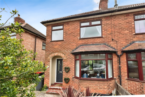 West Crescent, Beeston, NG9 1QE 3 bed semi