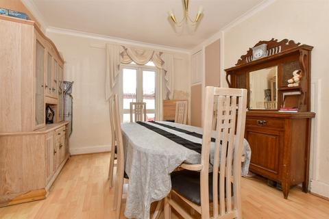 Victoria Road, Sandown, Isle of Wight 4 bed semi