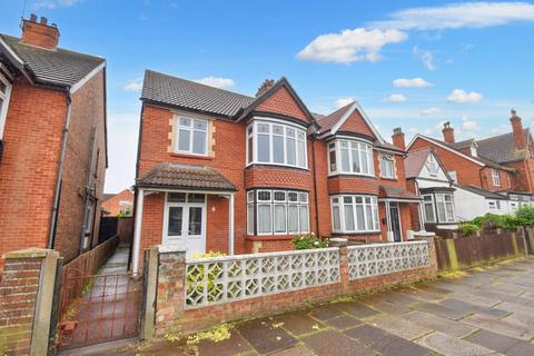 Scarbrough Avenue, Skegness, PE25 4 bed semi
