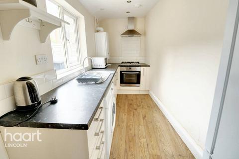 Newland Street West, Lincoln 2 bed terraced house for sale
