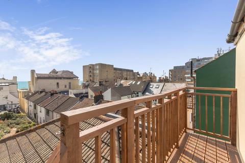 Victoria Terrace, Hove, BN3 2WB 2 bed apartment for sale