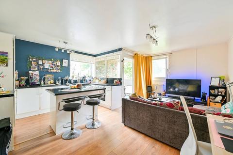 Roland Way, Elephant and Castle... 1 bed flat for sale