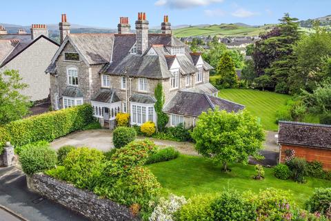 35 Sedbergh Road, Kendal, LA9 6AH 4 bed semi