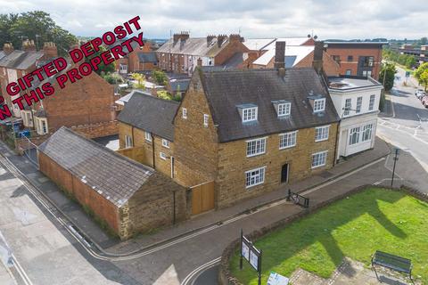 Causeway, Banbury OX16 4 bed end of terrace house for sale