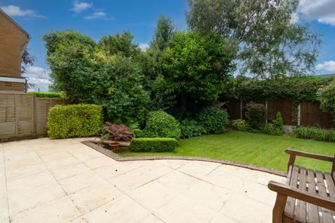 Rooks Meadow, Hagley DY9 4 bed detached house for sale