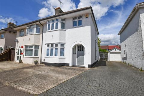 Kings Road, London Colney, St. Albans 3 bed semi