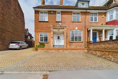 Trinity Road, Bridlington 5 bed semi