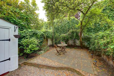 Elspeth Road, London, SW11 1 bed flat for sale
