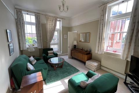 Oak Tree Way, Horsham, West Sussex 2 bed apartment for sale