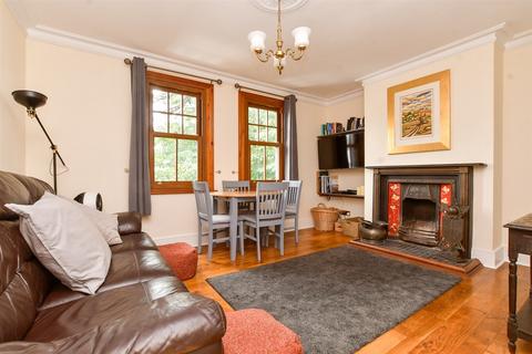 Barnett Wood Lane, Leatherhead, Surrey 1 bed maisonette for sale