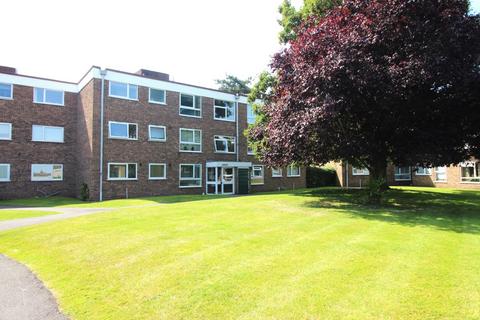 Balmoral Court, Kidderminster, DY10 3AH 2 bed flat for sale