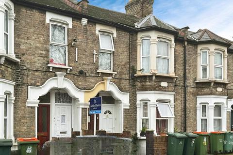 Ling Road, London E16 3 bed maisonette for sale