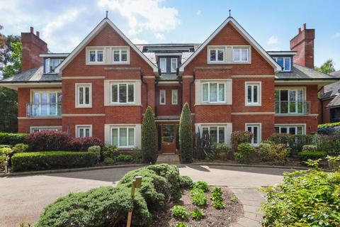 Gower Road, Weybridge, Surrey, KT13 3 bed penthouse for sale