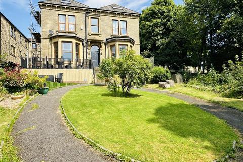 Thornton Road, Bradford BD13 8 bed detached house for sale