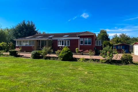 Towpath, Shepperton TW17 3 bed detached house for sale