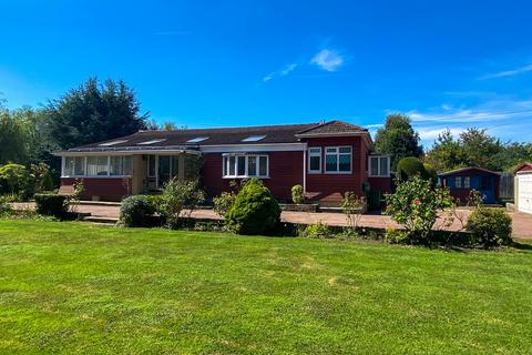 Towpath, Shepperton TW17 3 bed detached house for sale