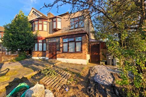 Worcester Gardens, Ilford, IG1 3NP 4 bed terraced house for sale