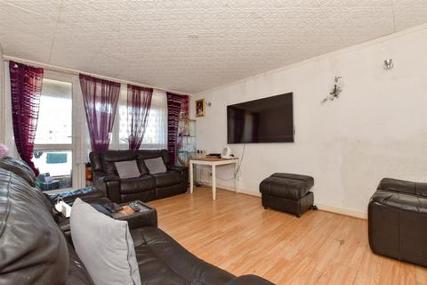 Navestock Crescent, Woodford Green... 2 bed flat for sale