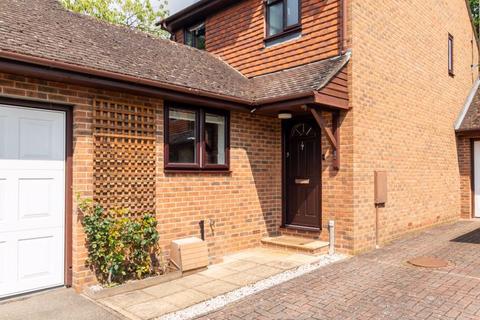 South Godstone, Godstone 3 bed link detached house for sale