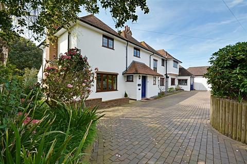 Clavering Walk, Bexhill