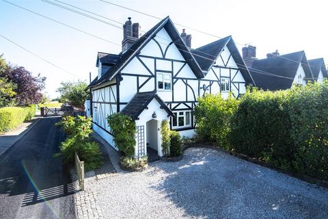 The Square, Elford, Tamworth 3 bed semi