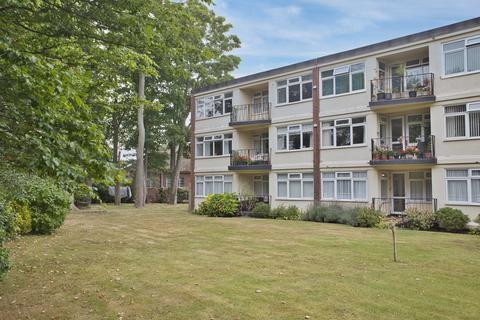 Lord Warden Avenue, Deal, CT14 2 bed flat for sale