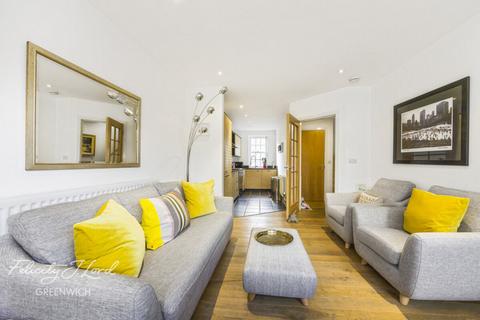 Feathers Place, Greenwich, SE10 9NE 2 bed maisonette for sale