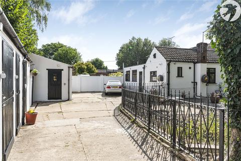 Heathwood Gardens, Swanley, Kent, BR8 2 bed bungalow for sale