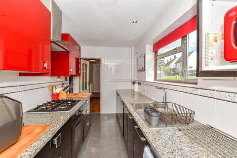 Burns Crescent, Tonbridge, Kent 3 bed detached house for sale