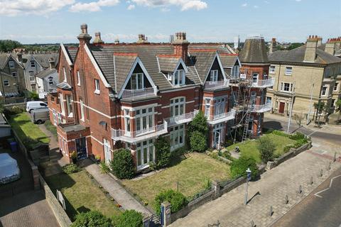 Kirkley Cliff Road, Lowestoft 10 bed house for sale