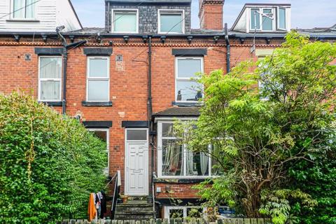 Graham Grove, Leeds 3 bed terraced house for sale