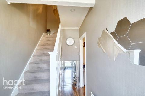 Grasmere Avenue, Orpington 3 bed semi