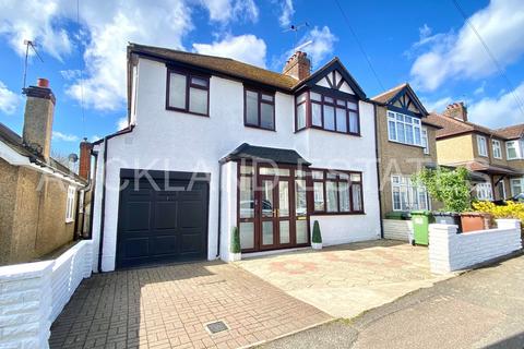 Cotton Road, Potters Bar EN6 4 bed semi