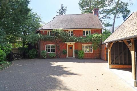 London Road, Capel St. Mary 5 bed detached house for sale
