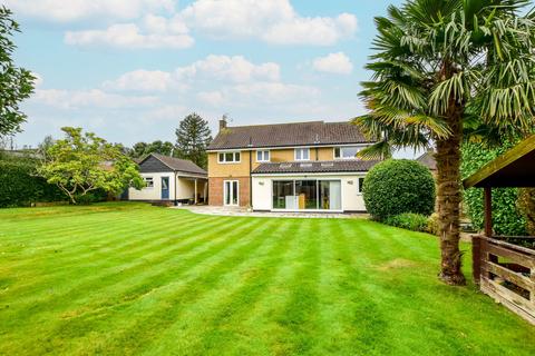 Hilltop Road, Kings Langley, WD4 4 bed detached house for sale